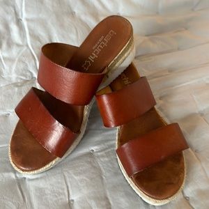 Berry chi sandals, made in Spain, leather straps, worn 3 times!